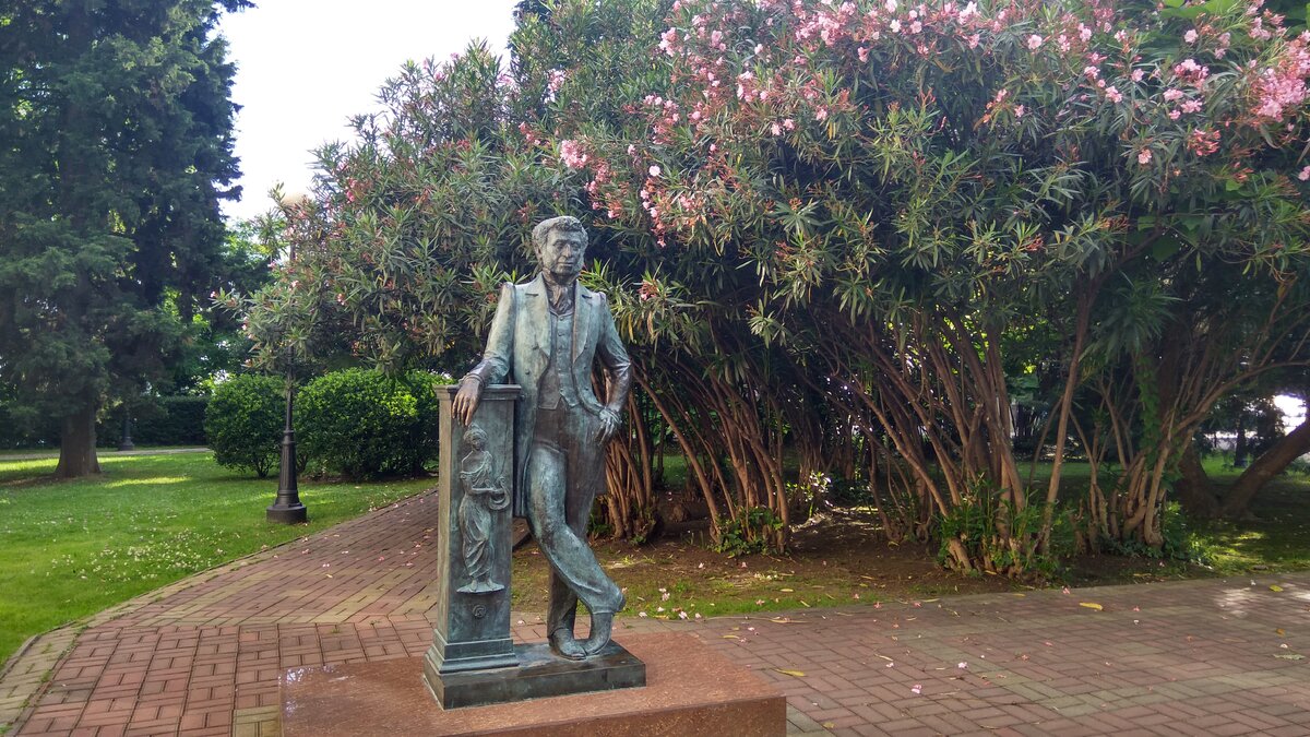 Знаете, в каком городе расположился этот памятник?