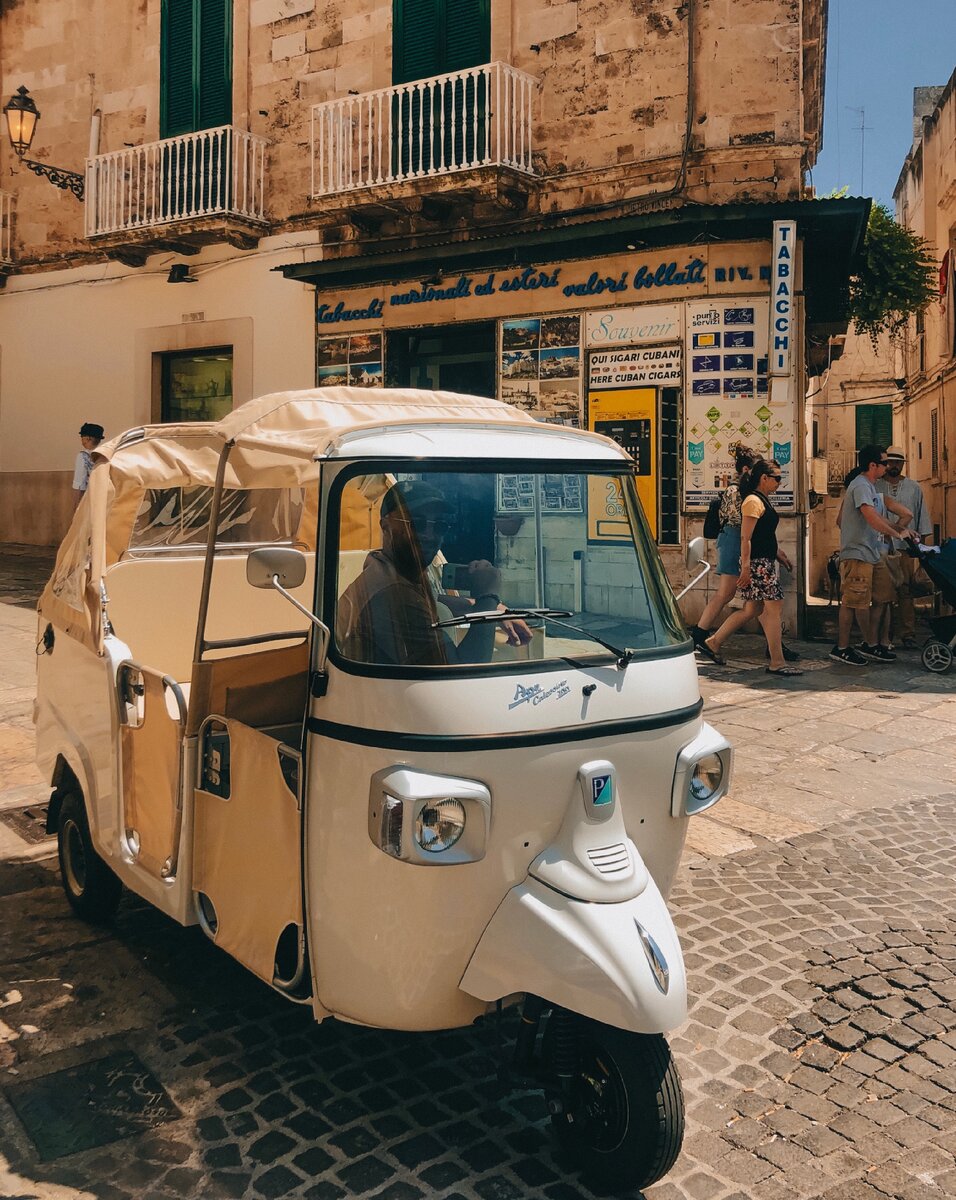 Piaggio Ape. Остуни, Апулия. Июнь 2019