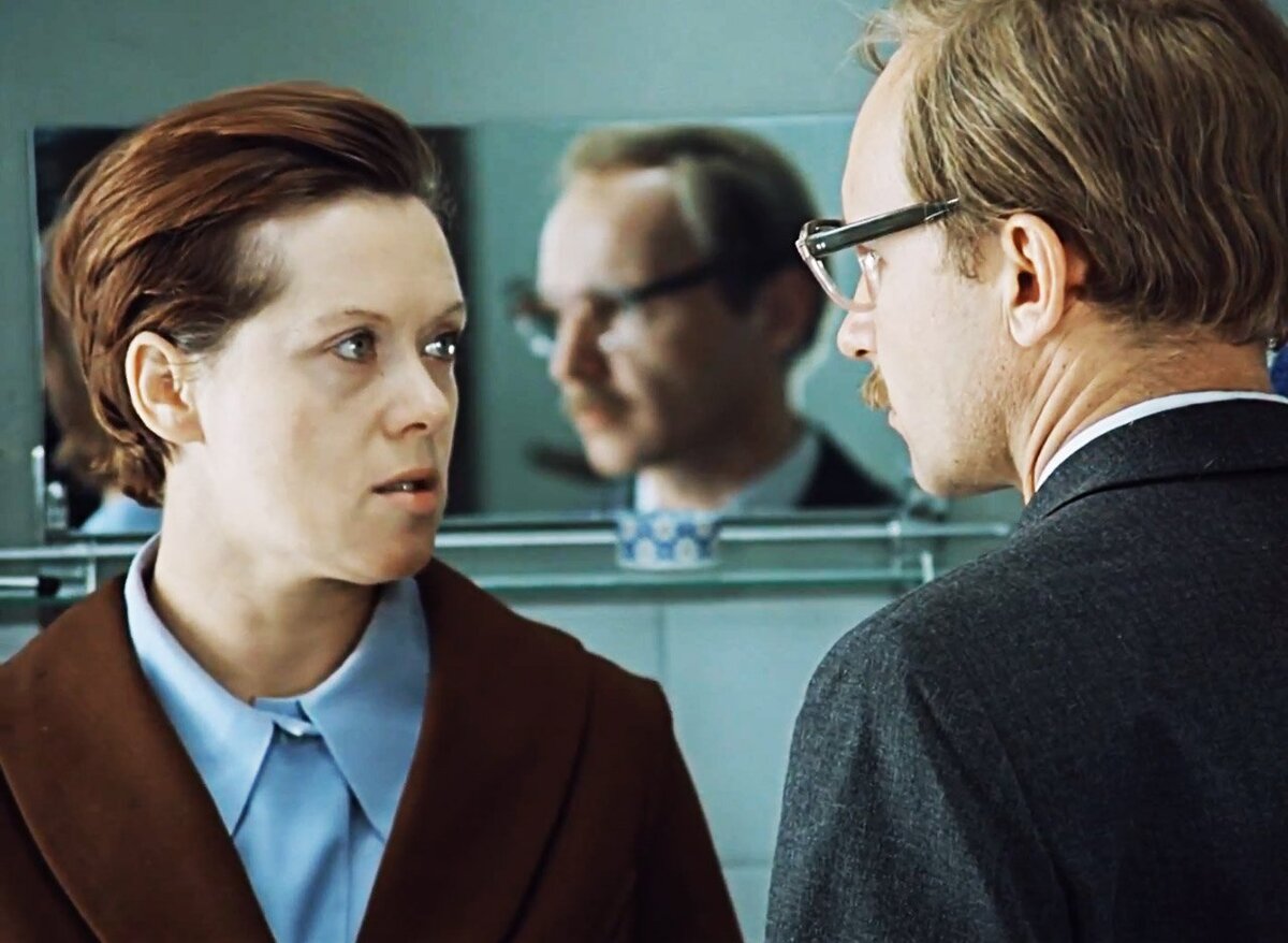 Людмила Калугина и Анатолий Новосельцев. Кадр из фильма «Служебный роман». Источник: https://ua.news/wp-content/uploads/2017/10/sluzebnyi-roman.jpg