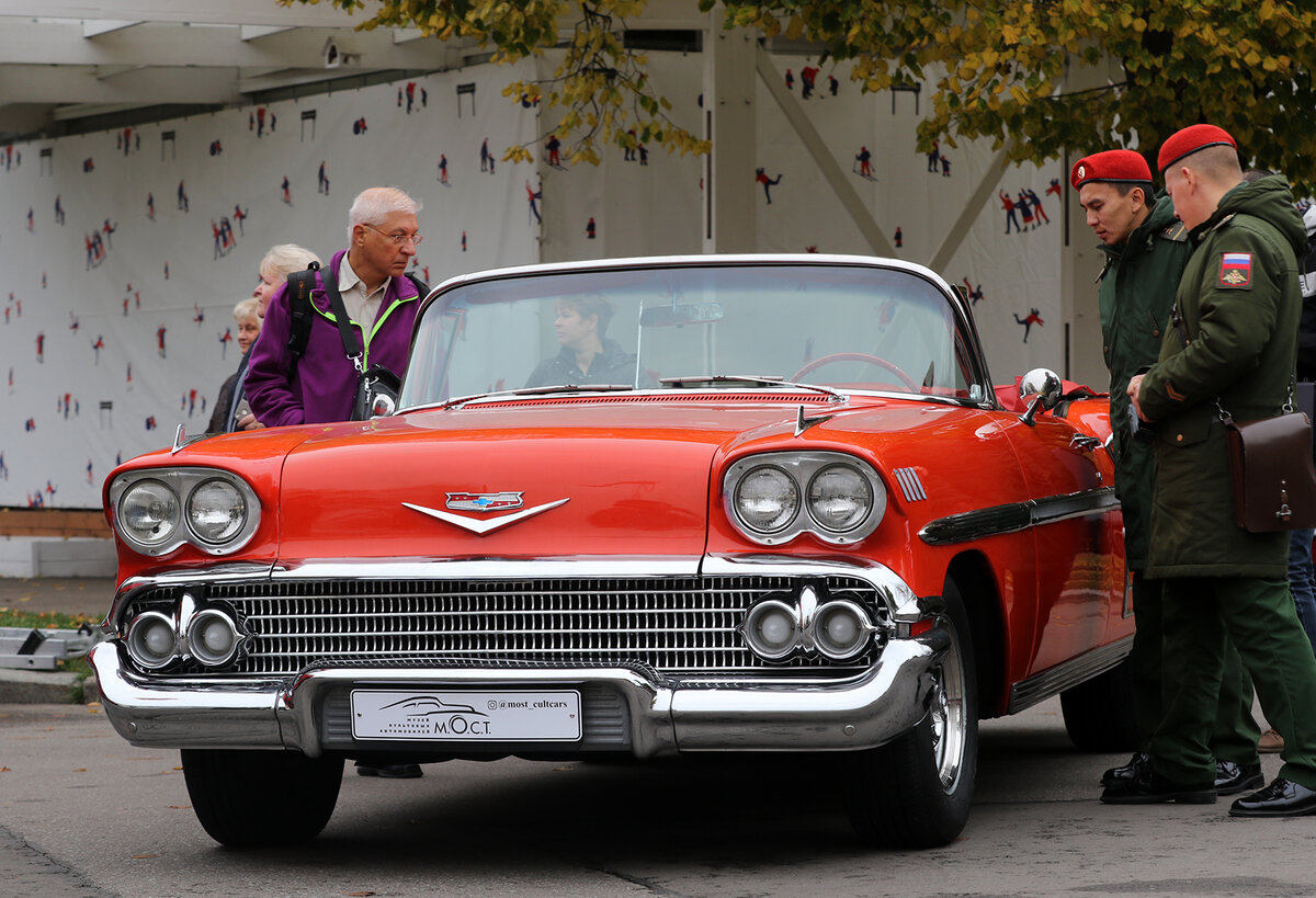 Музей Культовых Автомобилей М.О.С.Т. недавно открылся под Крымским мостом в Москве