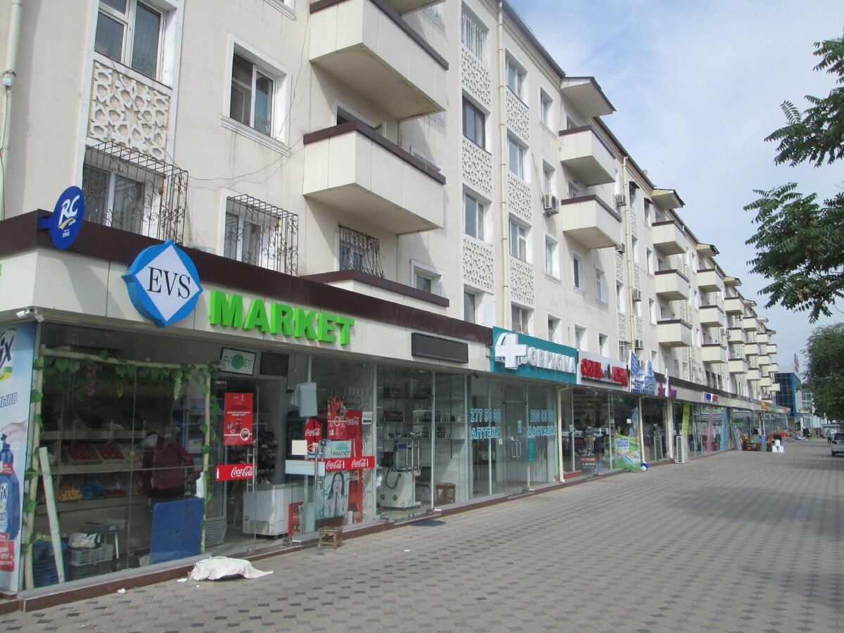 1000 мелочей  к метро.