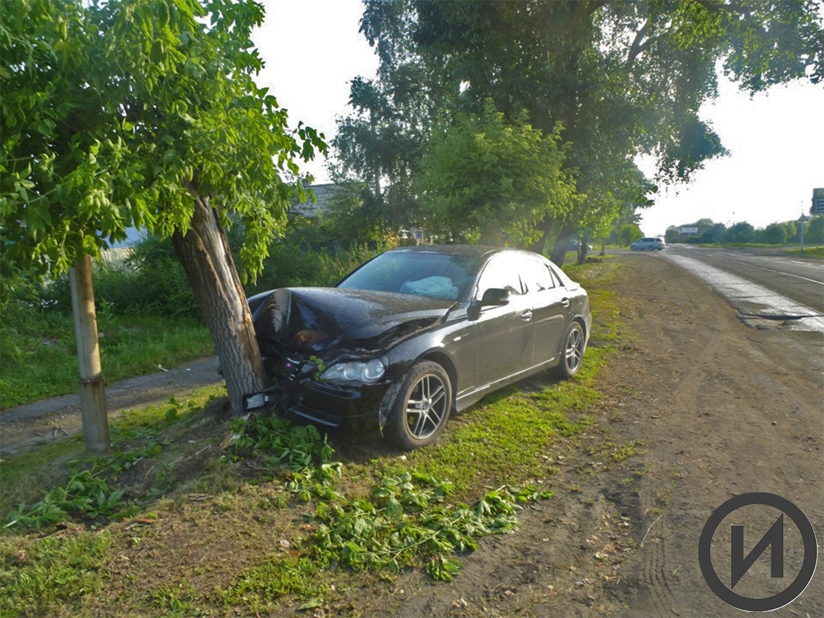 Toyota Mark X на которой я врезалась