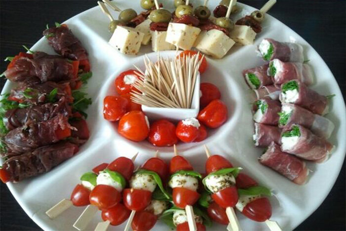 Лёгкие закуски к вину. Легкие закуски к вину. Закуска к красному вину на скорую руку. Закуски к вину. Закуски к вину красному.