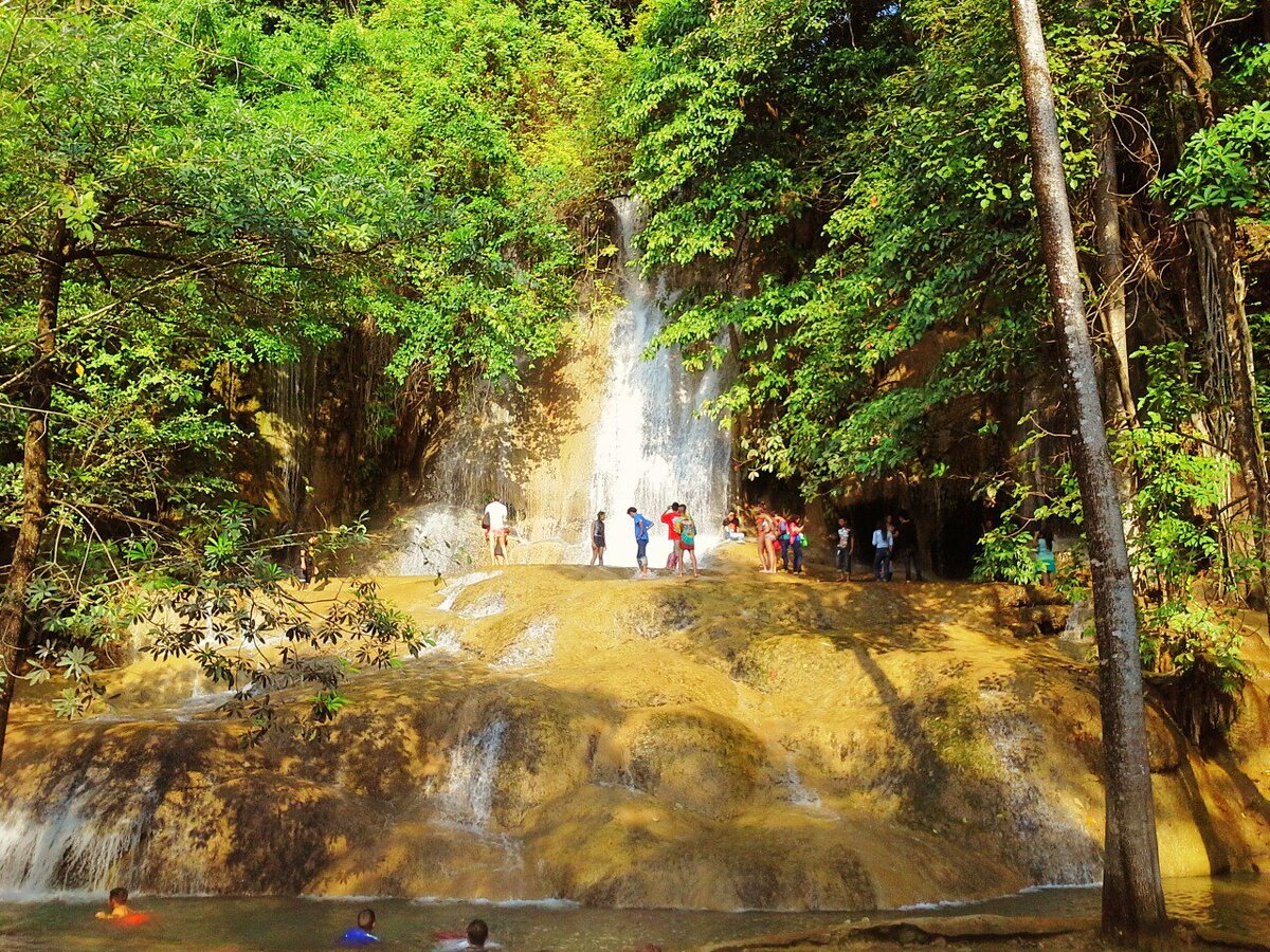 Водопад и радоновые источники Хин Дат Хот