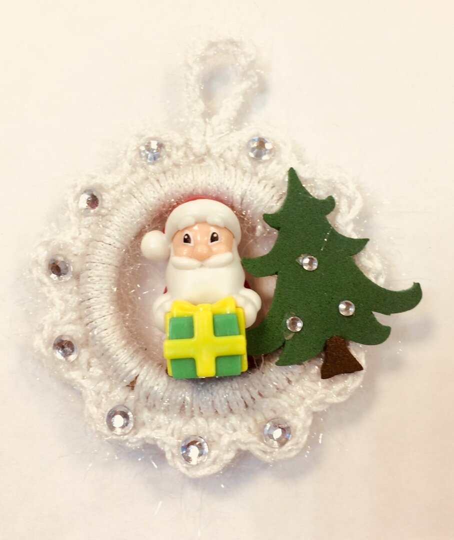 Новогодние украшения подвески. Подвеска новогодняя в виде звезды поделка. Подвеска новогодняя. Мастер класс новогодняя подвеска. Новогодние подвески.