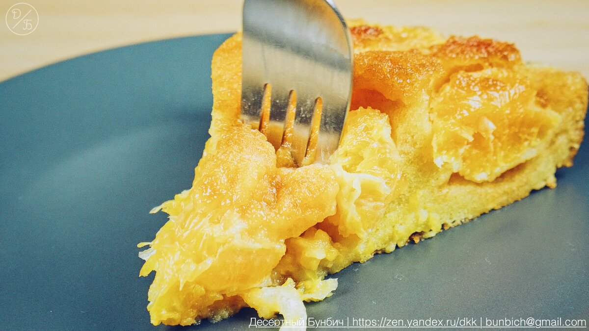 Вот такая шарлотка с мандаринами у меня получилась