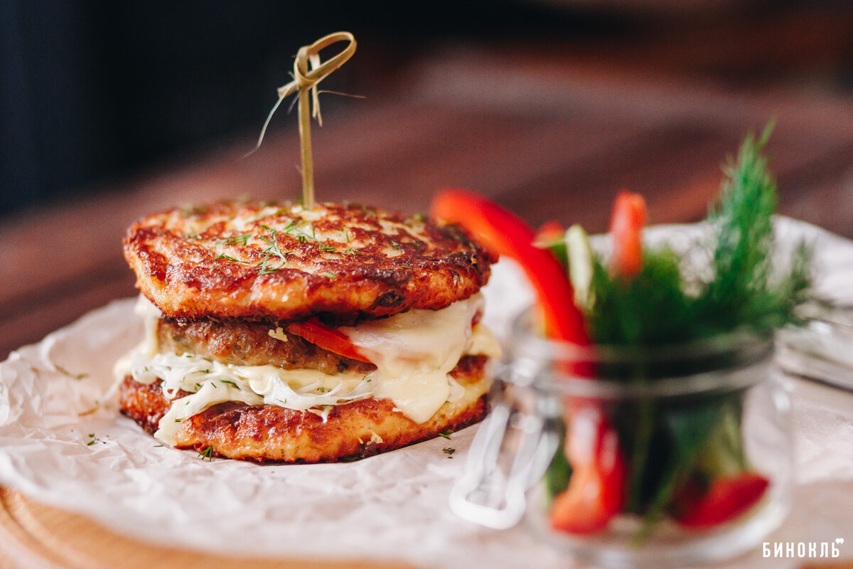 Бургер «По‑белорусски» (450 гр) - 10, 50 рублей.