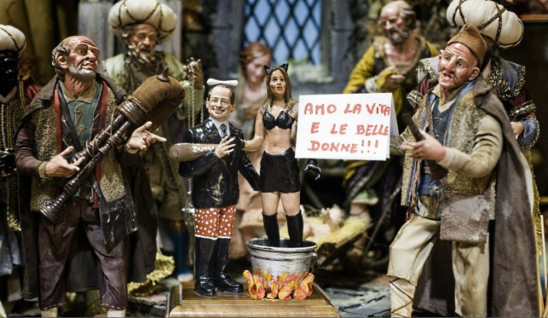 Сатирический вертеп с фигуркой Берлускони