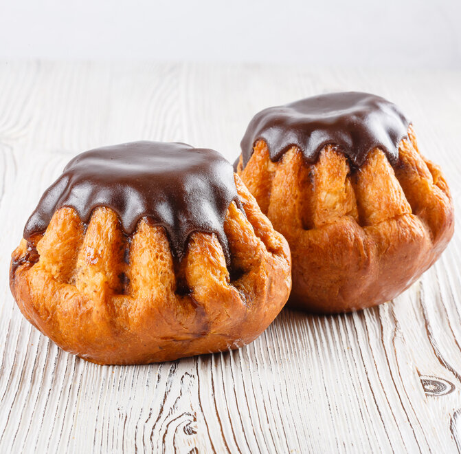 Заливка булочки-кекса бывает любой. в том числе и шоколадной.     фото: открытые источники сети.      