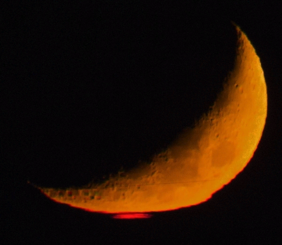 Lentachel.ru Красная вспышка на Луне: что это было?