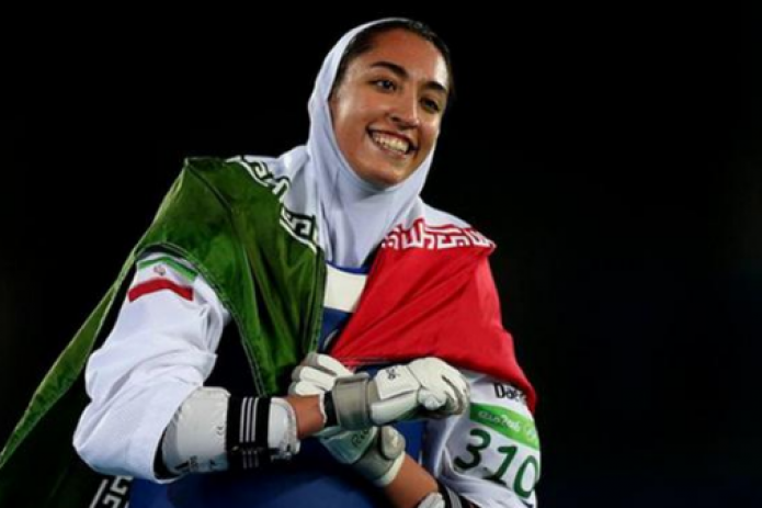 Иранская тхэквондистка Кимия Ализаде, единственная представительница своей страны, завоевавшая медаль Олимпийских игр, покидает Иран по политическим причинам.