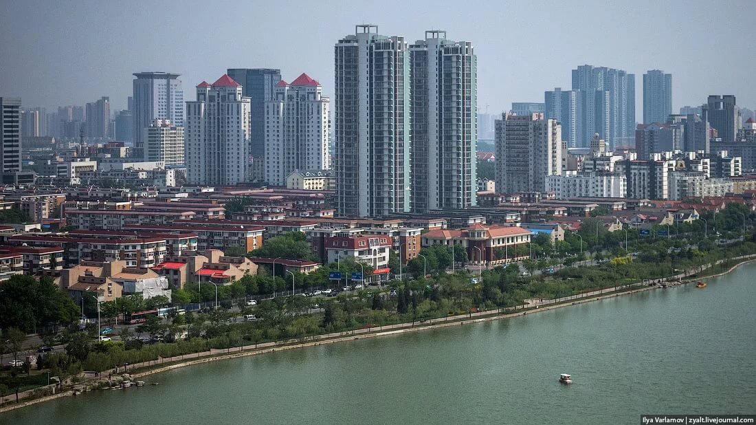 Кстати, так выглядит столица Кот-ди`Ивуара. Листайте ещё раз.