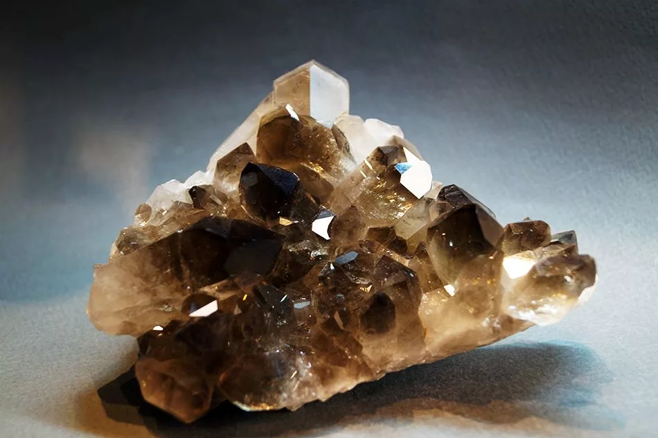 Дымчатый кварц. paleohunters.ru