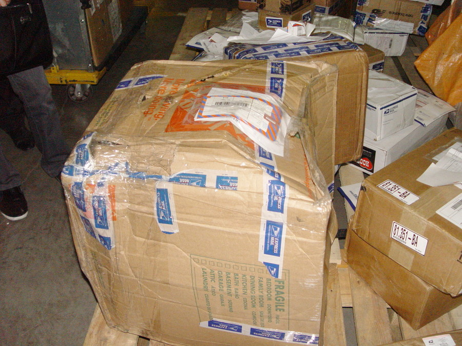 Приходит посылка которую не заказывали. Упаковка посылки. Коробки для посылок. Упаковка для пересылки. Коробки для упаковки товара.