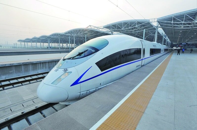 электрички в китае. скоростная железная дорога пекин - шэньян. фусин поезд. харбин гостиная поезда фанат зовут. поезд харбин пекин.