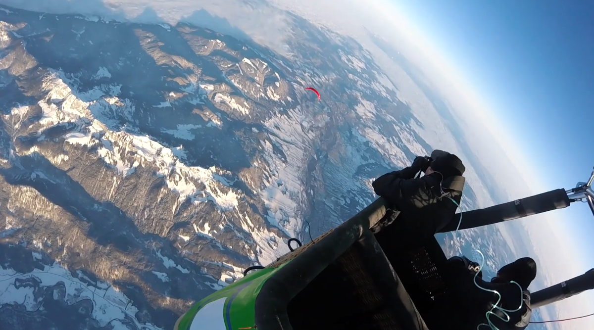 Кадр из видео Майка Кунга.