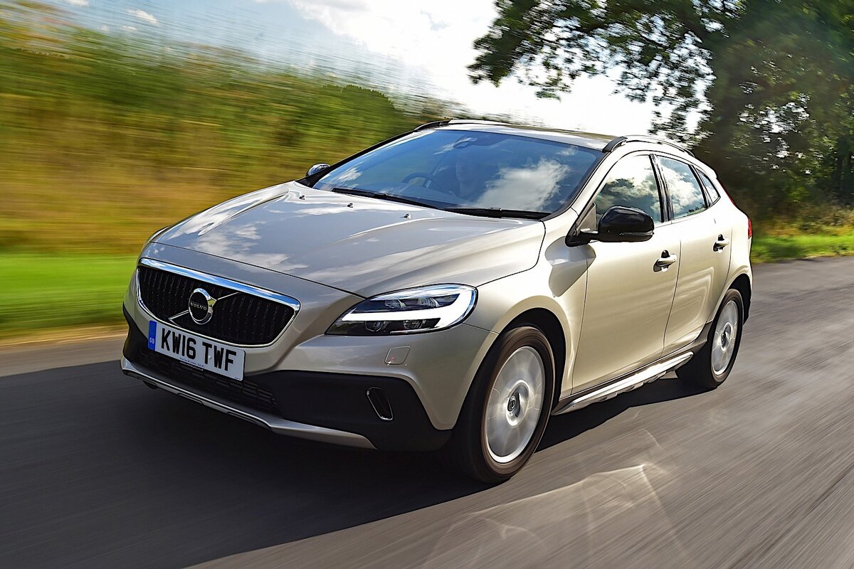 Volvo v40 и v40 cross country отличия