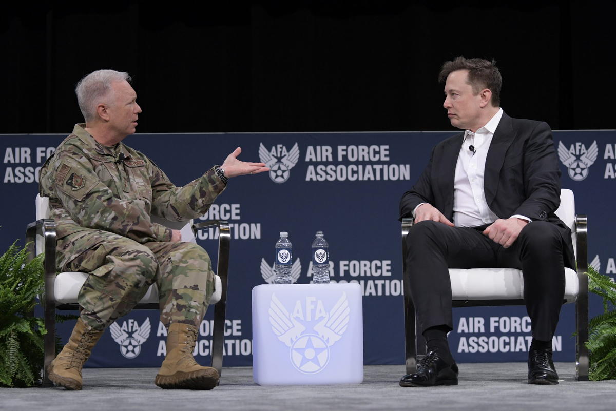 Илон Маск на Air Force Assosiation Air Warfare Symposeum во Флориде. Фотография из открытых источников.
