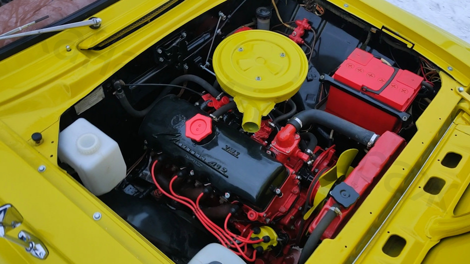 (вот такая красота теперь в подкапотном пространстве ИЖ-412)