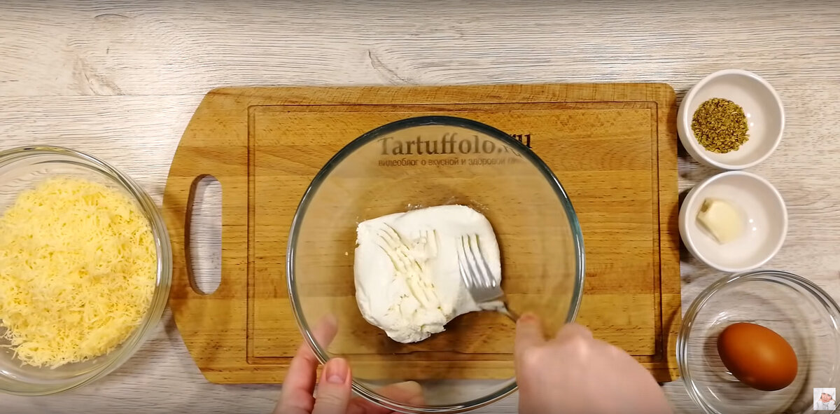 Нежные, ароматные творожно-сырные палочки за 20 минут понравятся абсолютно всем!