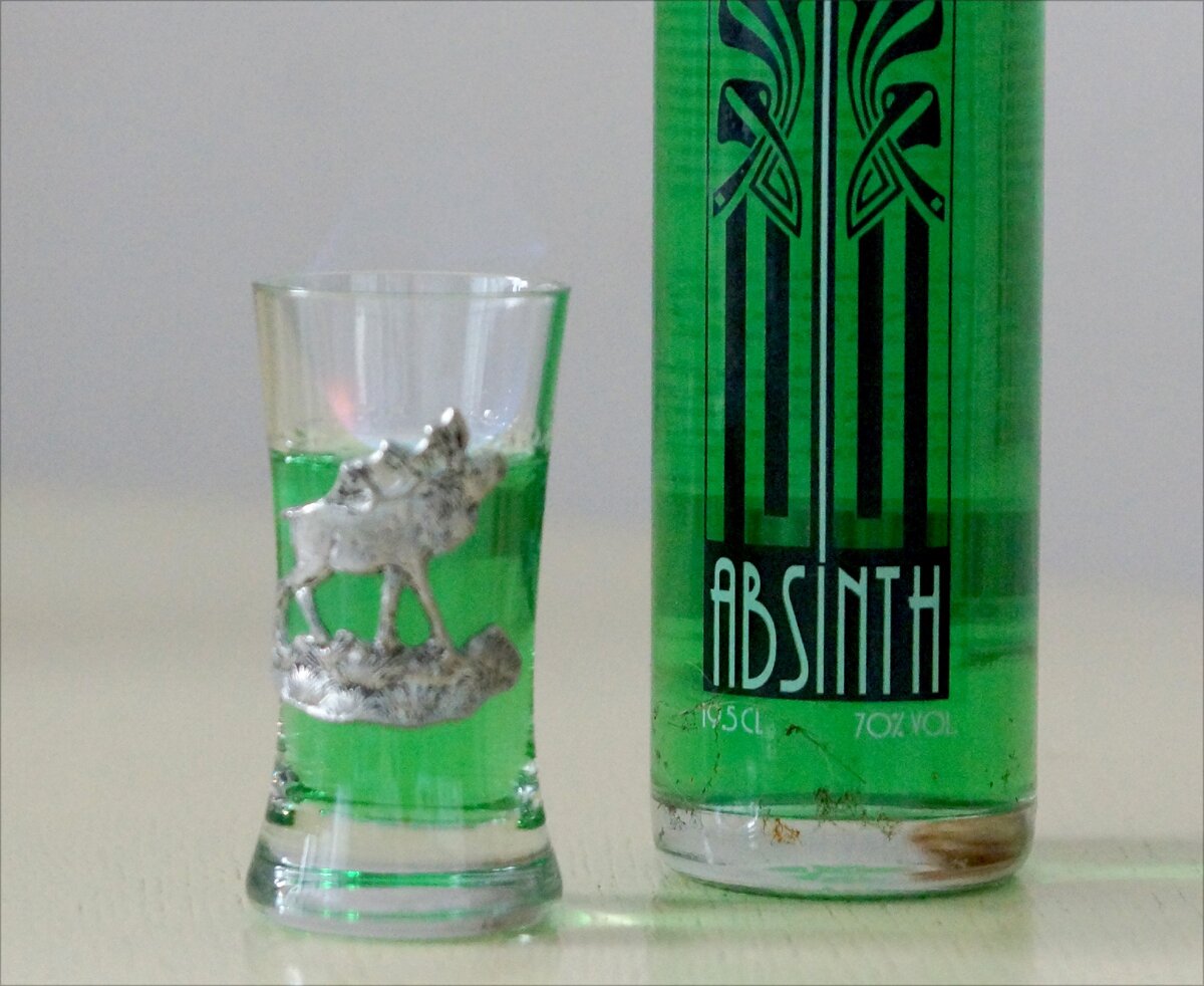 Wood and absinth mark. Абсент Палирна. Абсент 777. Таурин в Абсенте. Абсент 95 градусов.