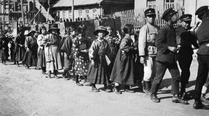 Японские школьники во Владивостоке, Wikimedia Commons