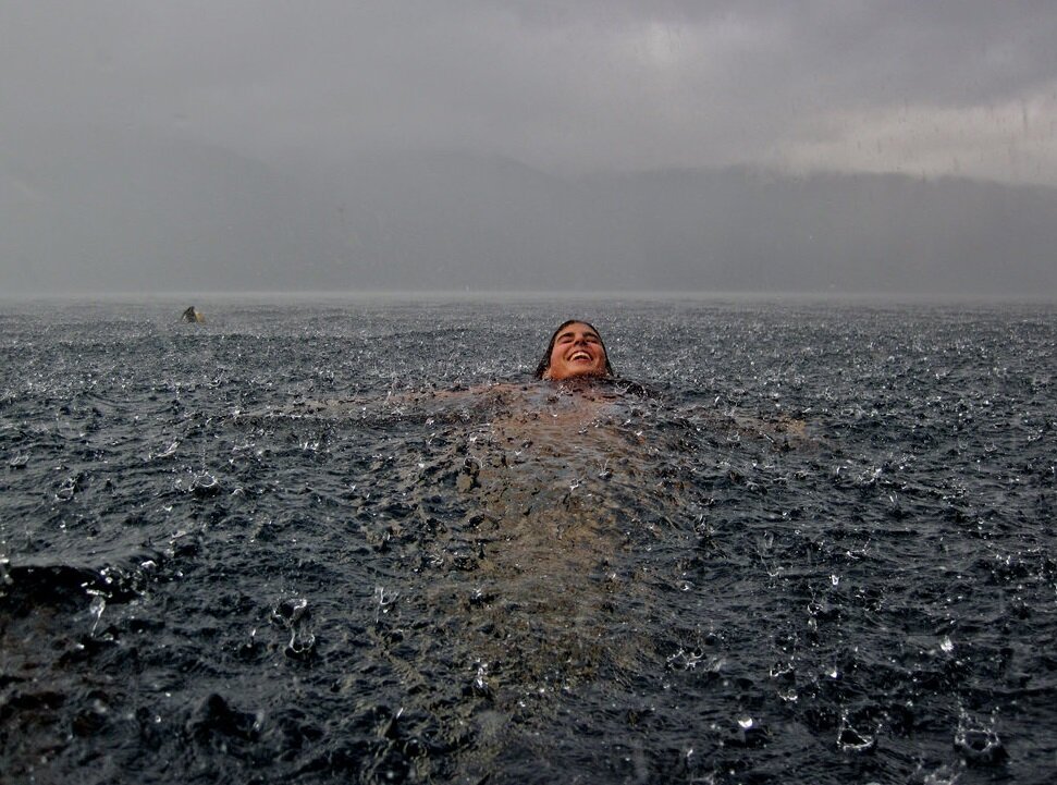 ливень в море