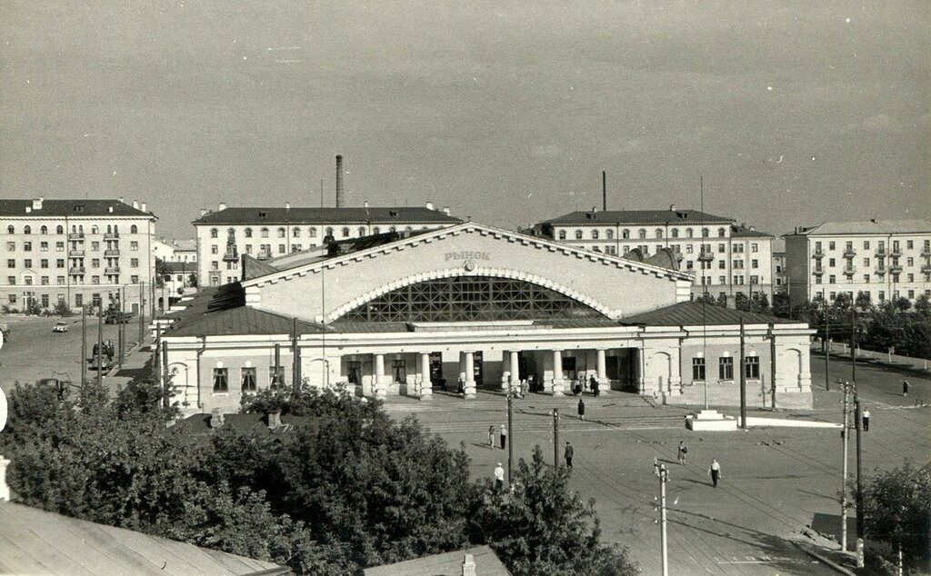 Самара куйбышев самара фото. Крытый рынок Самара Губернский рынок. Колхозный рынок Самара. Город Самара Колхозный рынок Губернский. Куйбышев 1980 улица Победы.