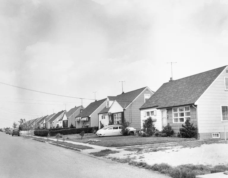 Улица в Левиттауне, Нью-Йорк, 1954 год. Архив Беттманна / Getty Images