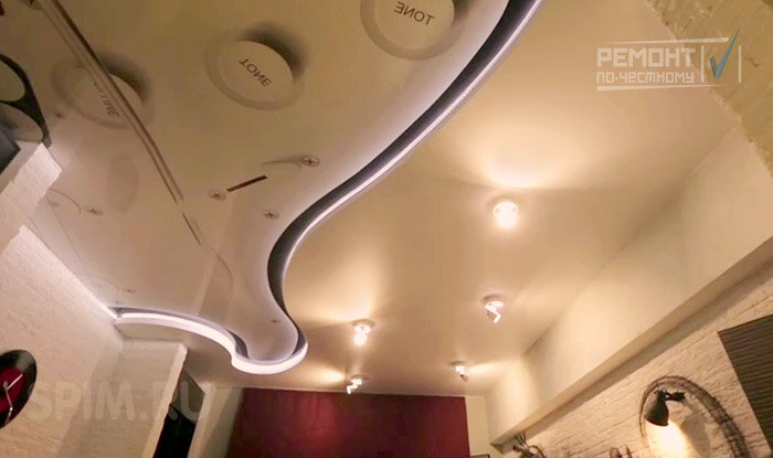 
 Эти два варианта можно комбинировать, а можно воспользоваться только  одним, применив хитрость. Установите специальный выключатель с  регулировкой яркости освещения. Так вы сможете менять подсветку на свое  усмотрение за пару секунд. На заметку: такие регуляторы называются  диммерами и идеально работают с лампами накаливания, а вот с  энергосберегающими лампами некоторые модели могут быть несовместимы. 