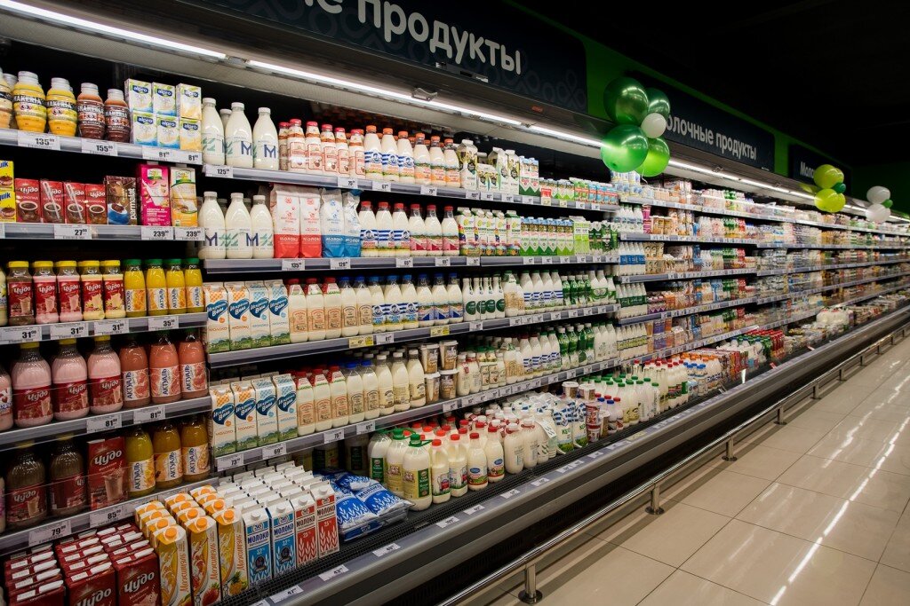 Магазин фото выкладка. Выкладка молочной продукции. Выкладка товара в магазине. Мерчандайзинг молочной продукции. Выкладка молочной продукции в магазине.