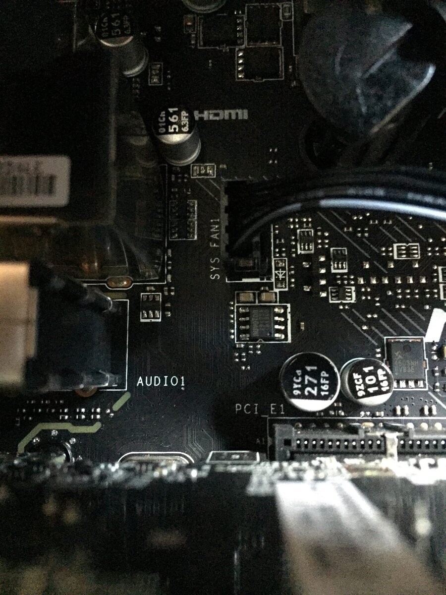 Видим изображение, и замечаем разъём SYS FAN 1 