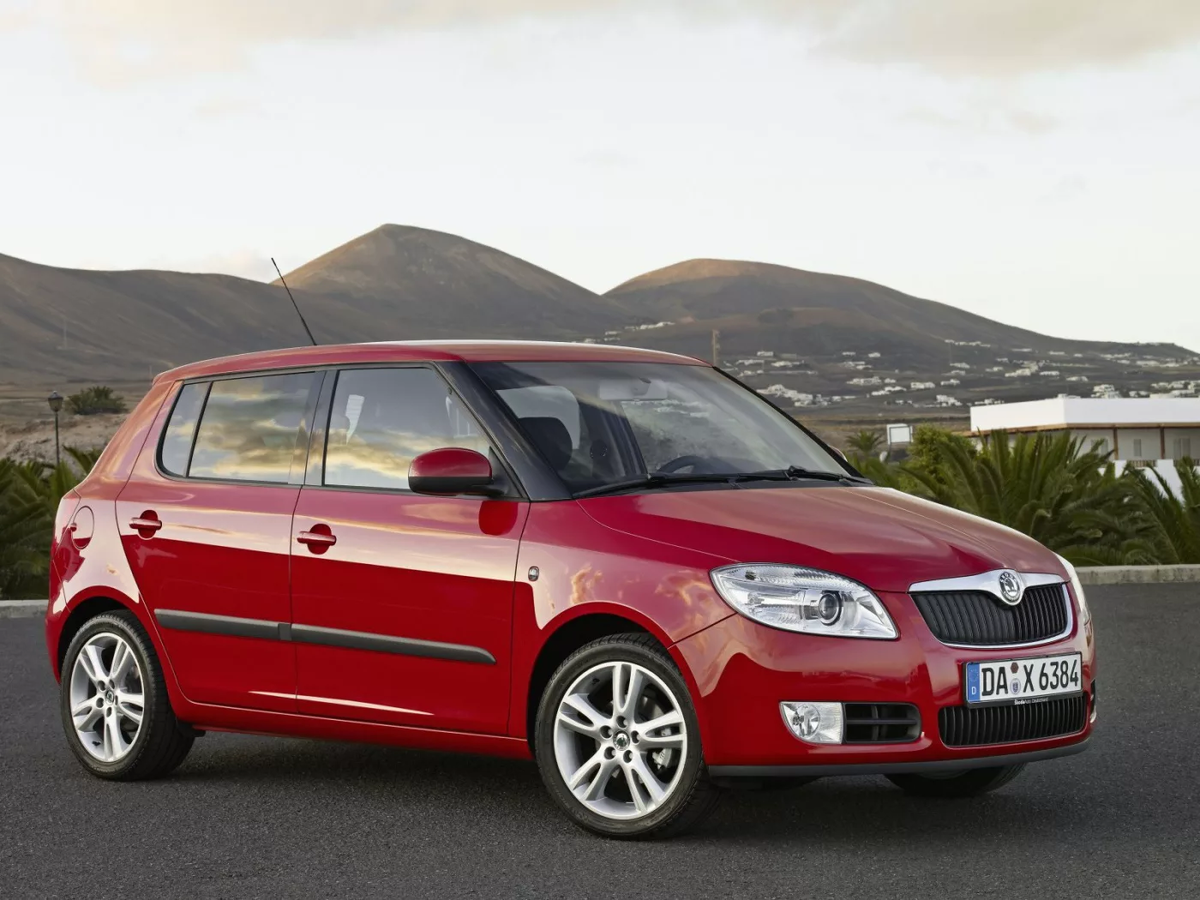 Автомобиль фабия. Шкода фабия. skoda fabia хэтчбек. шкода фабия 2. шкода фабия 2010.