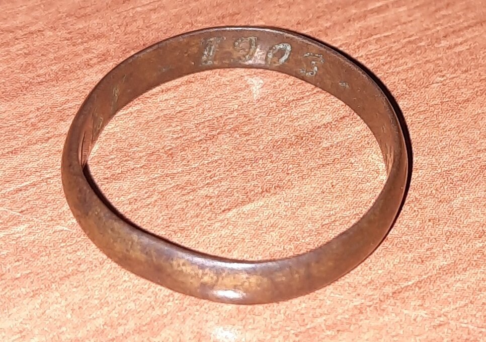 можно ли носить найденное кольцо. древние перстни. золотое кольцо найдено. кольцо на пляже. нашла колечко.