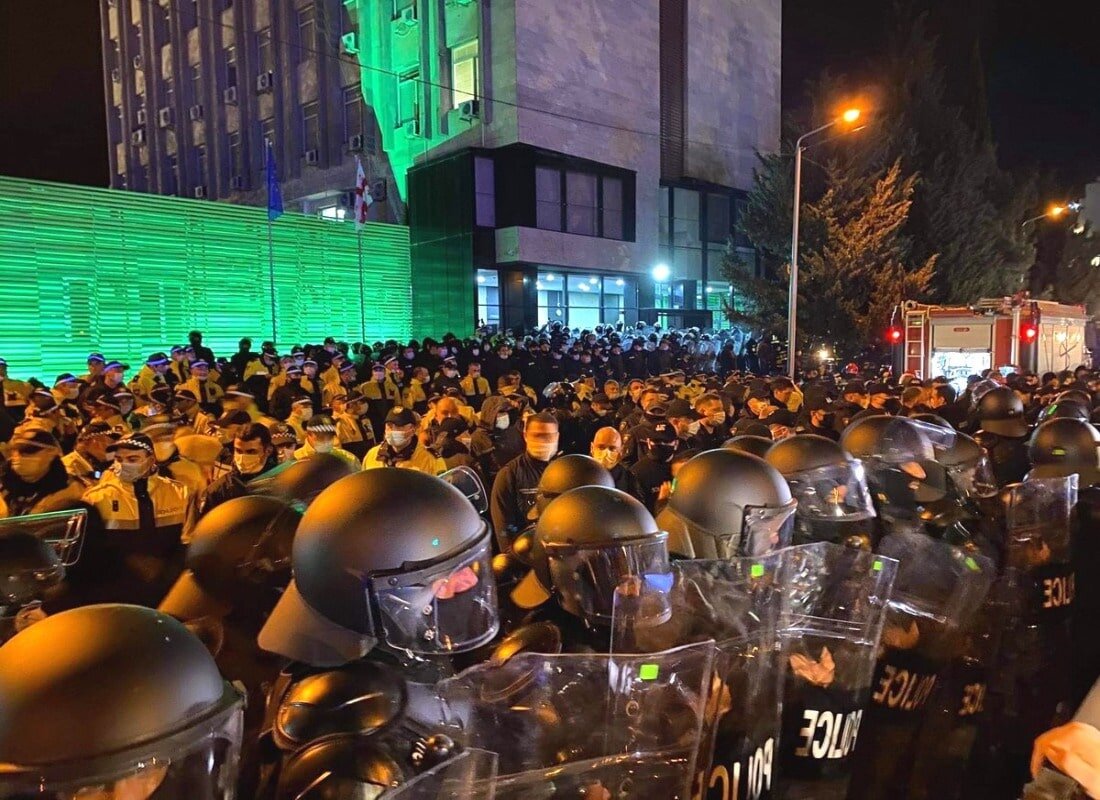 НЕ комендантский комендантский час и многотысячные митинги в Грузии |  Грузия близко | Дзен