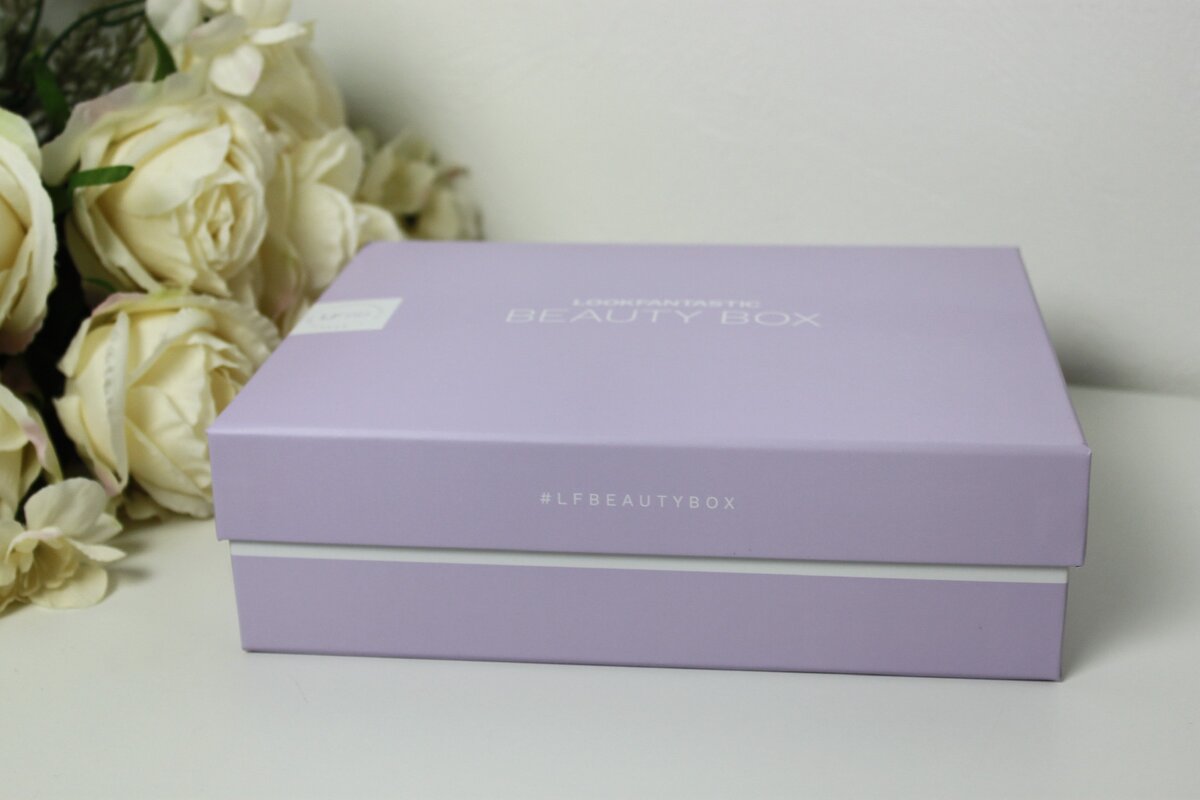 В этом месяце - красивая, нежно фиалковая упаковка