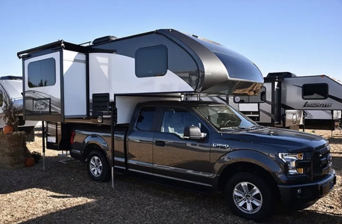 Дом на пикап. Ford f150 Camper. Ford f 150 автодом. Кемпер на Форд 150. Кемпер пикап Ford f750.