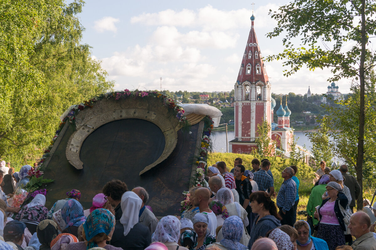 Крестный ход в Тутаеве с самой большой в мире иконой | Наши воскресные  маршруты | Дзен