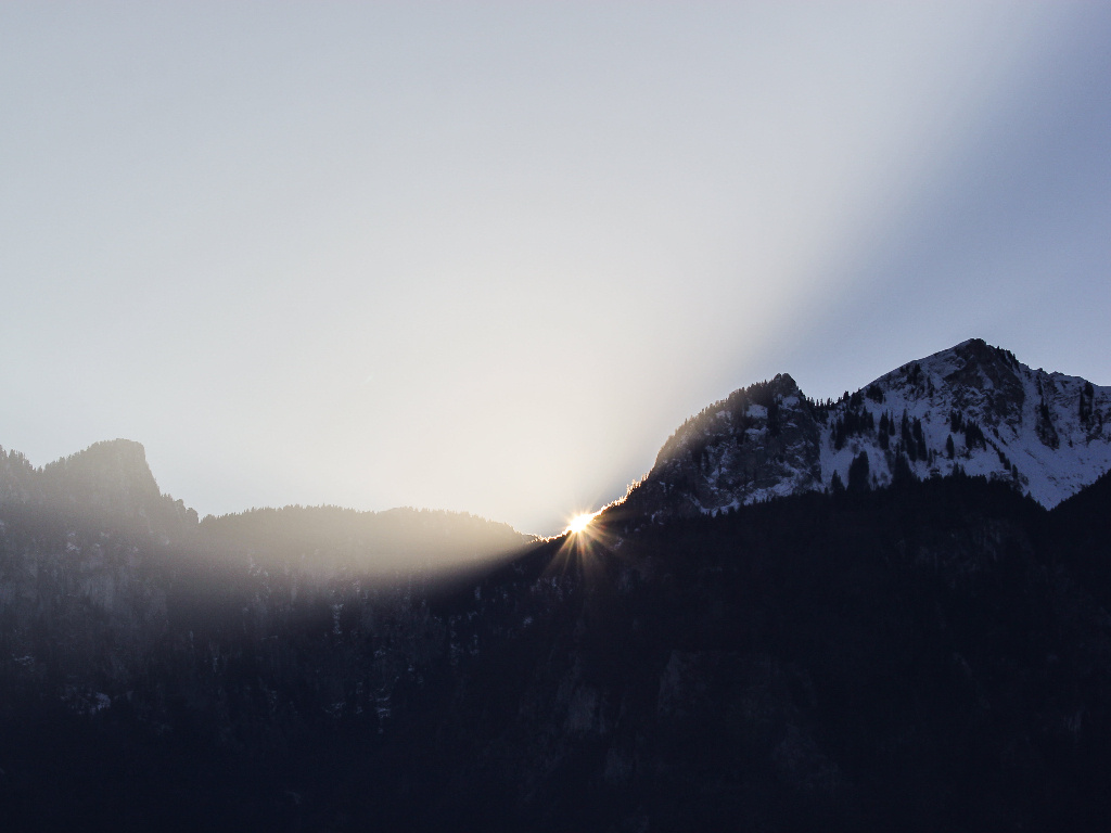 Многие люди хотя бы раз ощущали влияния магнитных бурь на своем самочувствии. Фото: Pxfuel.com 