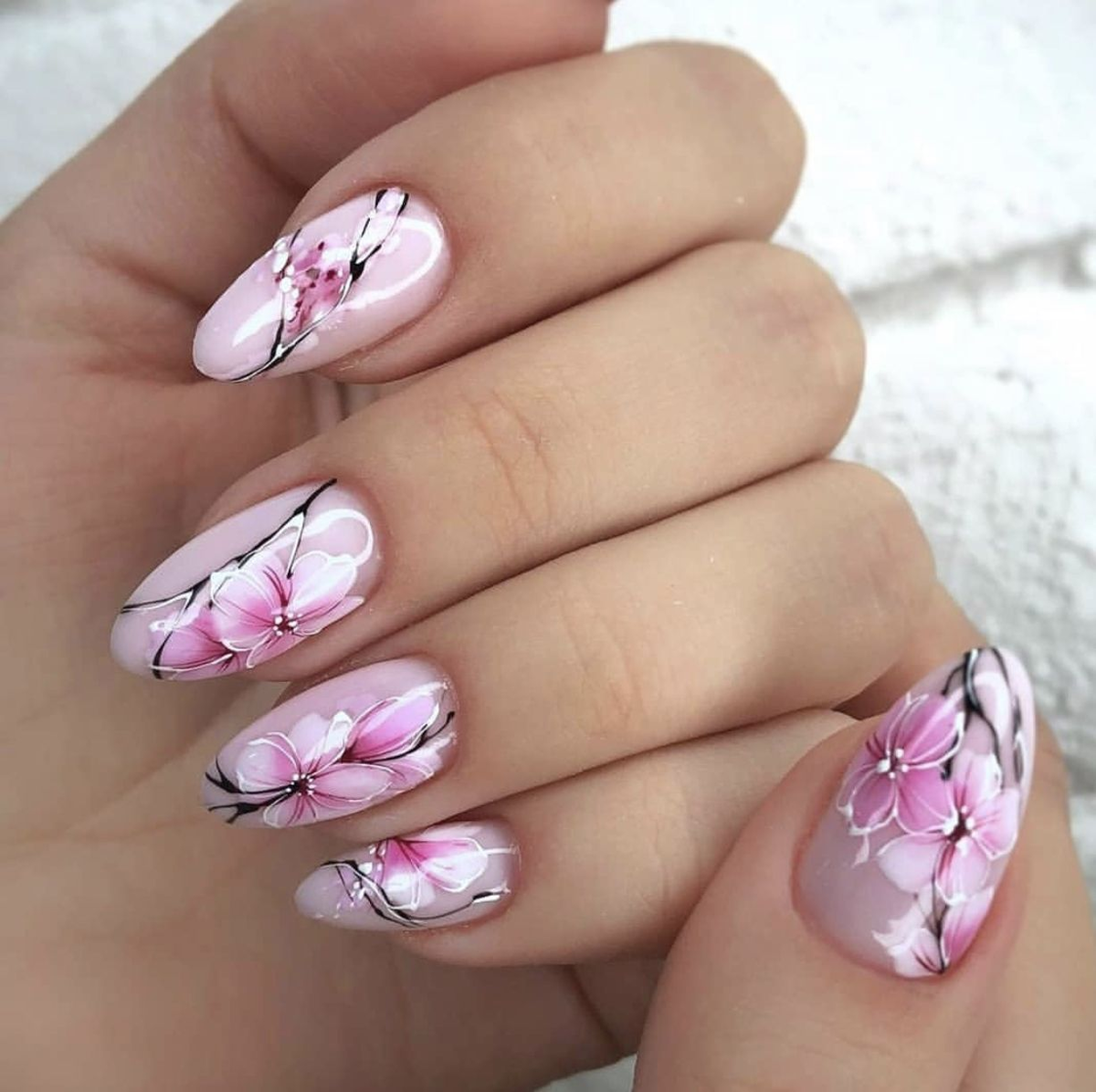 Маникюр цвета сакуры: красивые идеи дизайна ногтей в розовых тонах 🌸