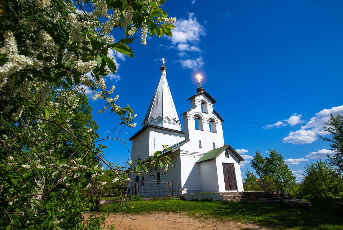 Никольский храм бывшей усадьбы Петровское. Лыткарино, Московская область. Фото автора статьи (ещё 1 фото)