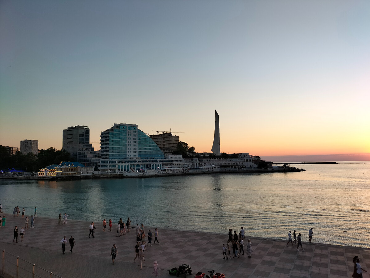 Вечер воскресенья. Любимый город. Думаю все согласятся, что не нужен здесь никакой небоскрёб. 