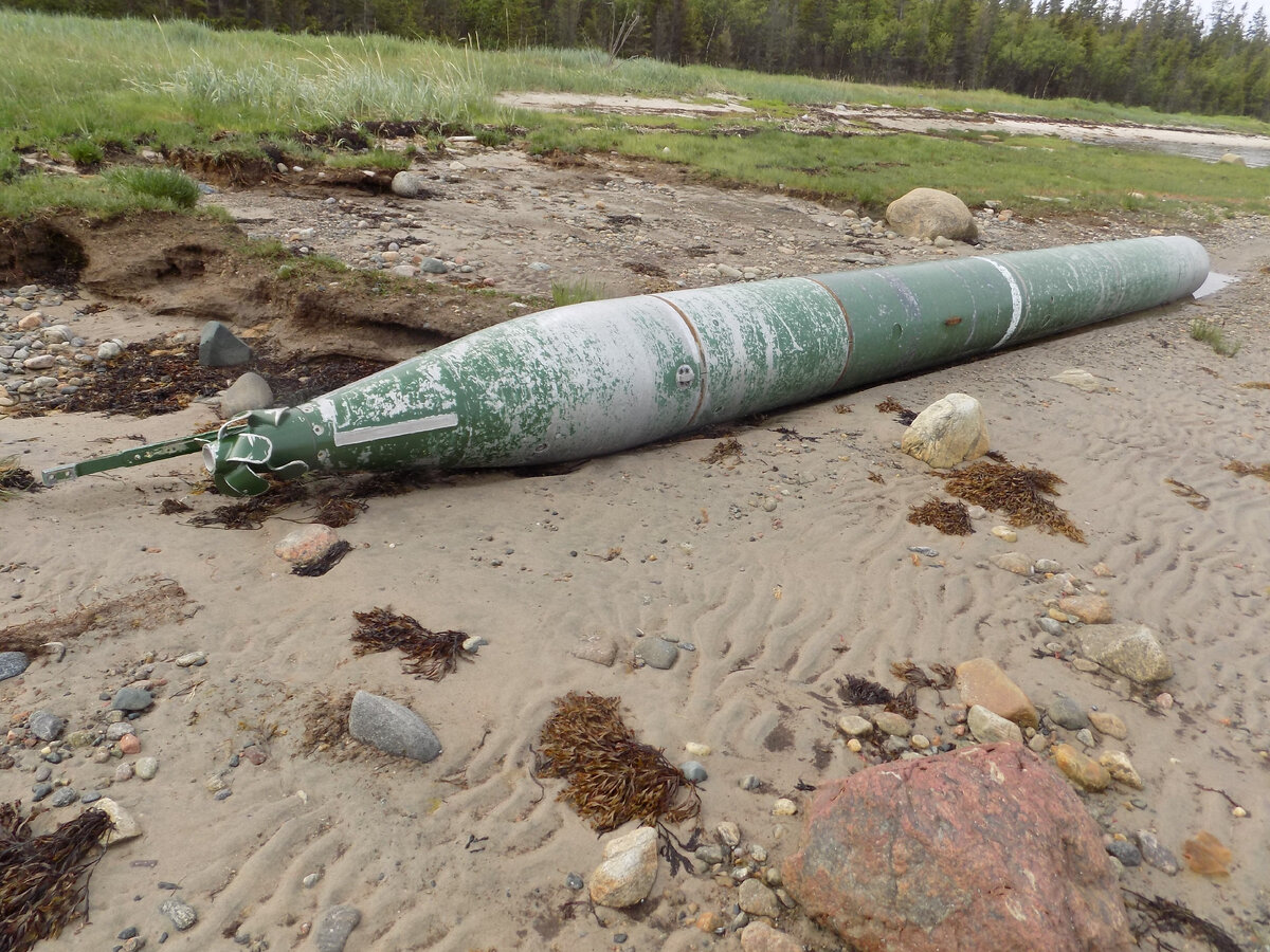 Прилив только начинался. Объект можно было обойти со всех сторон.