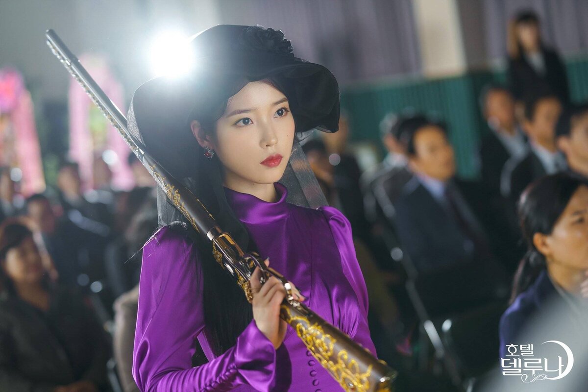 Кадр дорамы "Отель "Дель Луна"