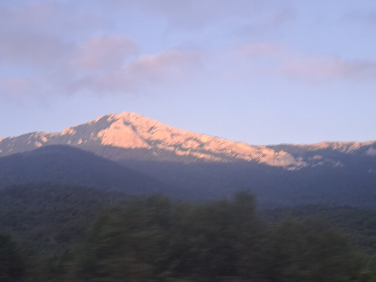 Рассвет. 5 утра, сразу после Моста. На скорости 120км/ч