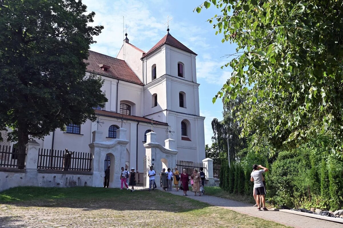 С самого утра в костеле Пресвятой Девы Марии шла служба.