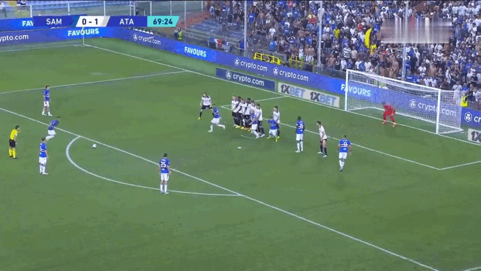 70' Абдельхамид Сабири сотрясает стойку ворот