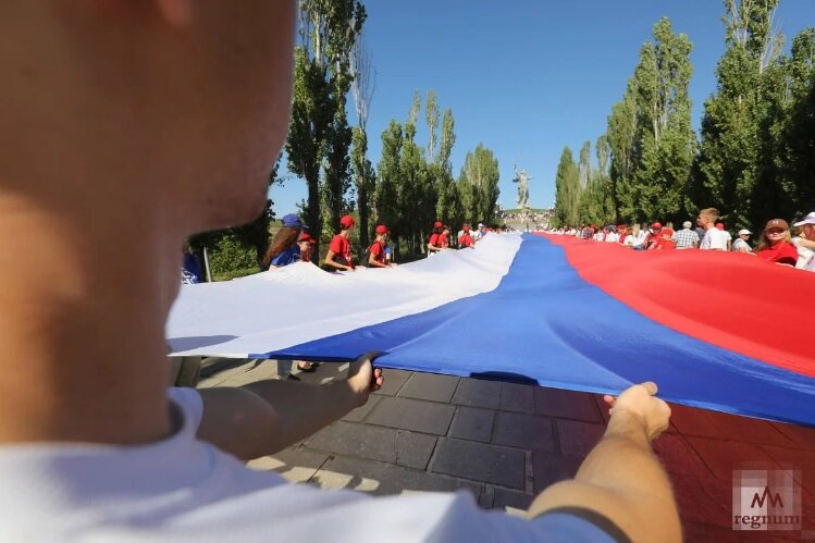 Тоже флаг России.