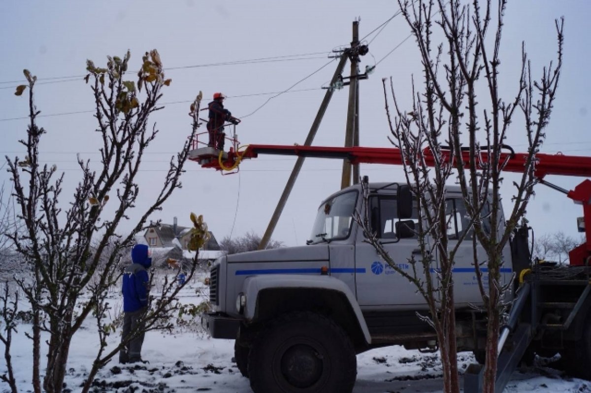   Энергетики круглосуточно восстанавливают электроснабжение в ЦФО и ПФО