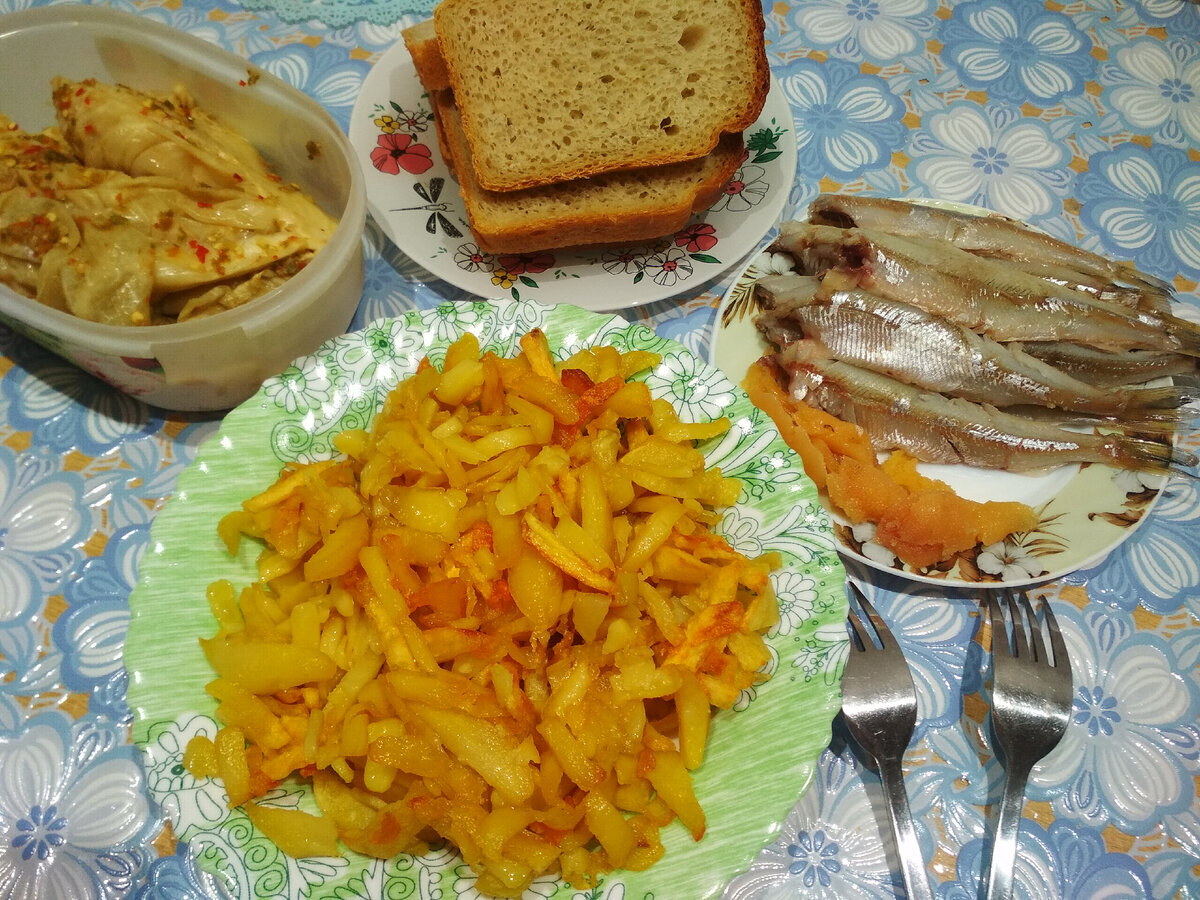 Фото автора. Посолили и съели через три часа за ужином с жареной картошкой.